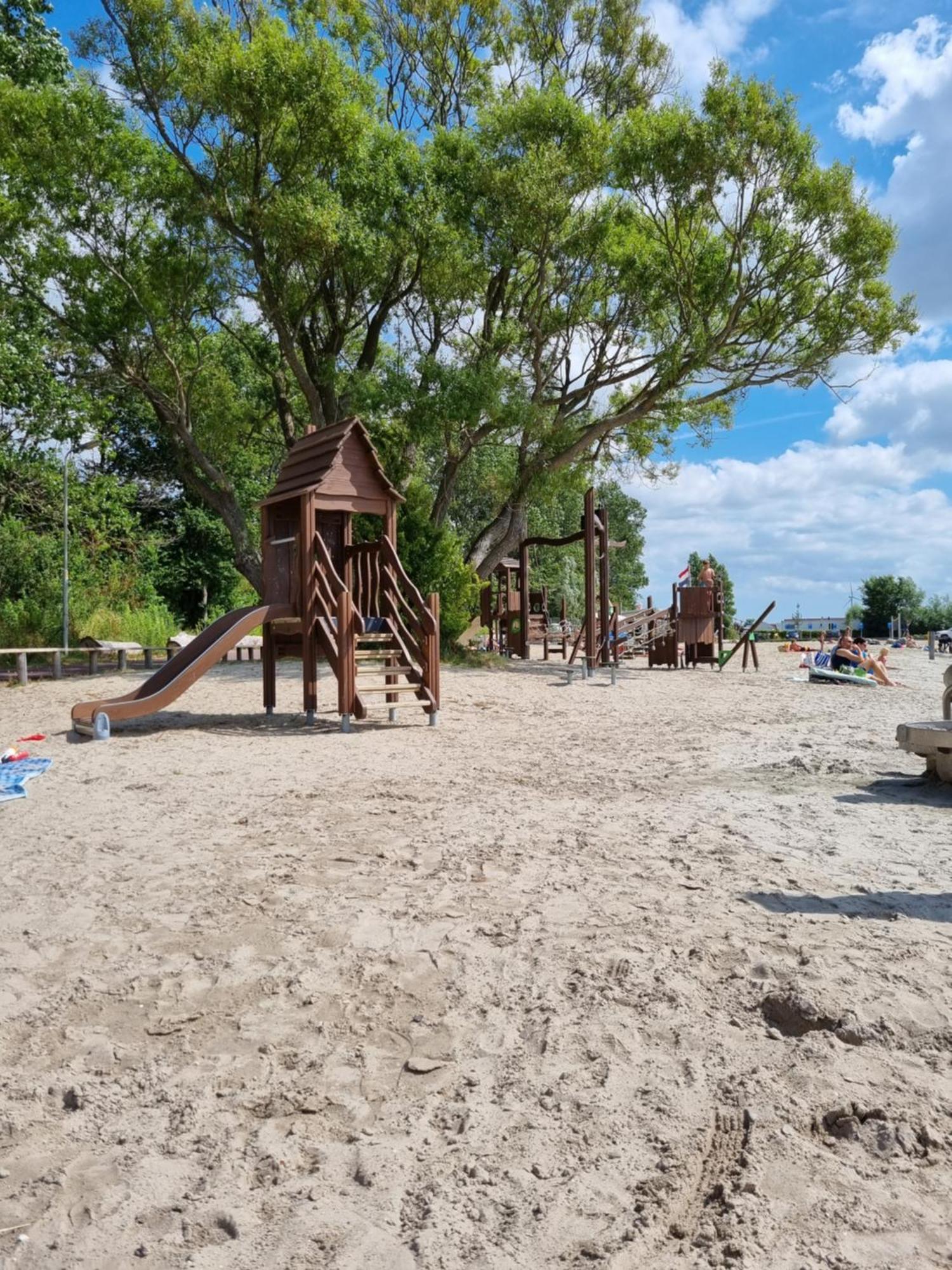 Camping De Tulpenweide Lege Kampeerplaats, Lege Plaats Op Het Gras Zonder Bed Breezand Kültér fotó