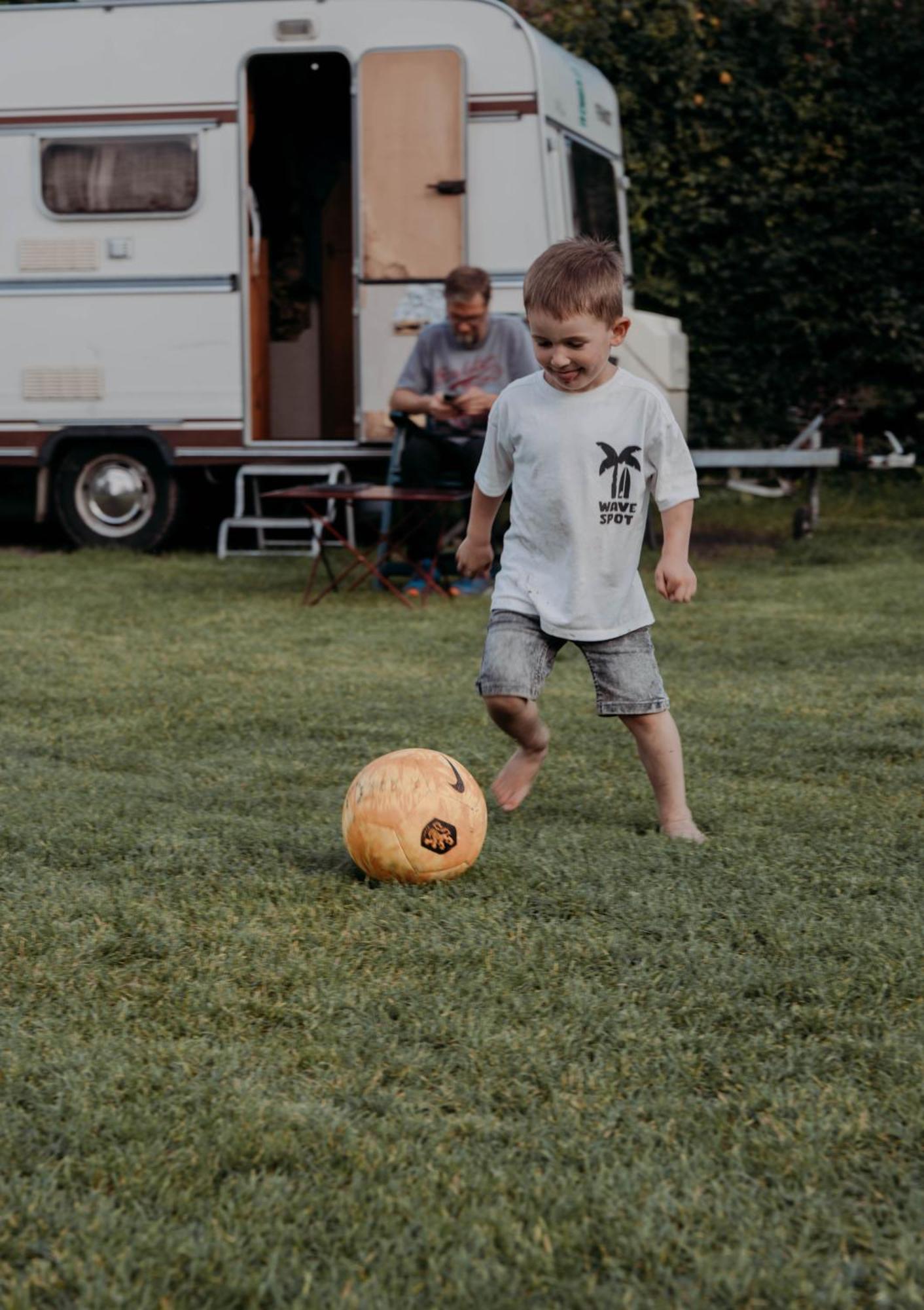 Camping De Tulpenweide Lege Kampeerplaats, Lege Plaats Op Het Gras Zonder Bed Breezand Kültér fotó