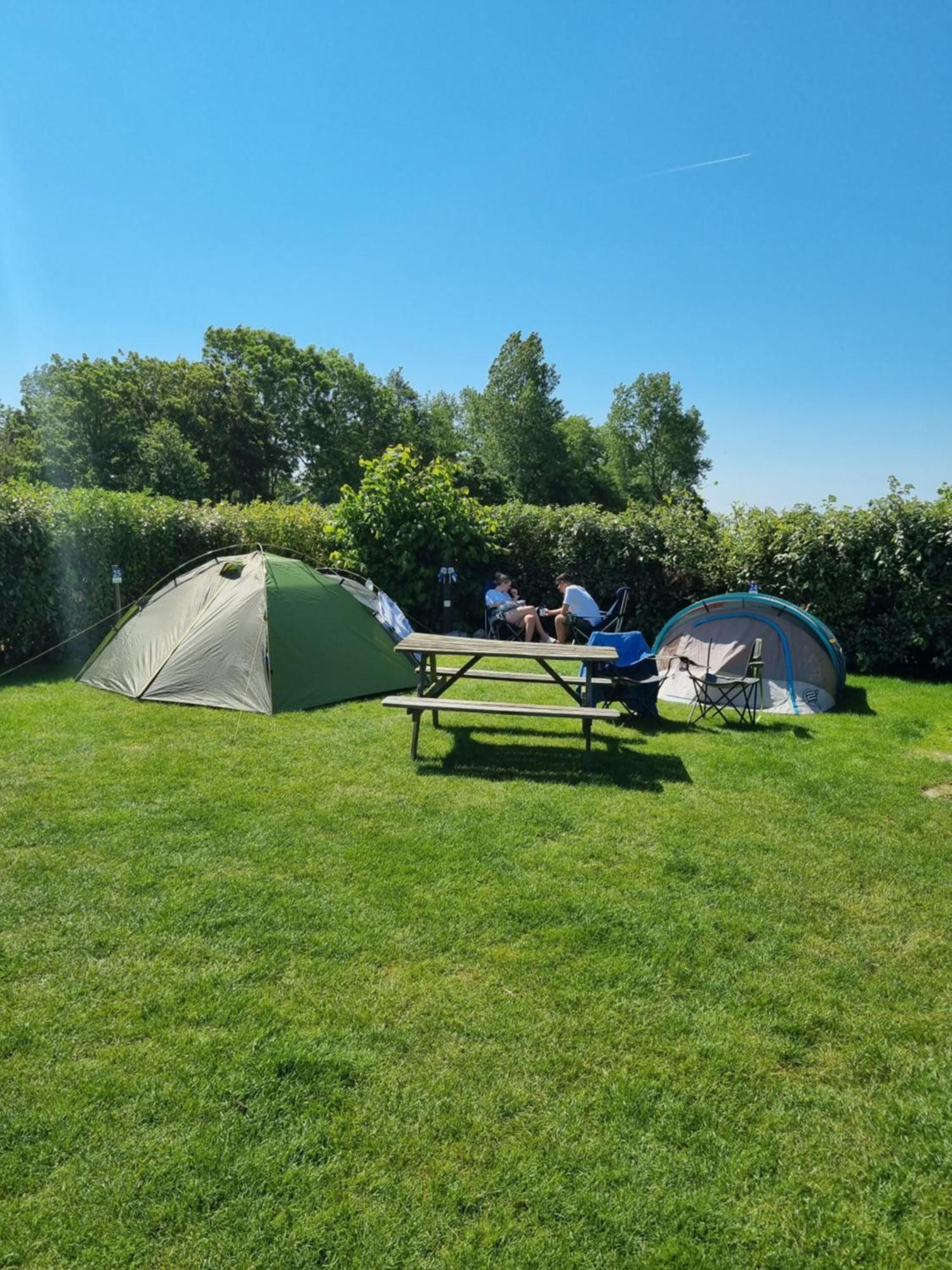 Camping De Tulpenweide Lege Kampeerplaats, Lege Plaats Op Het Gras Zonder Bed Breezand Kültér fotó