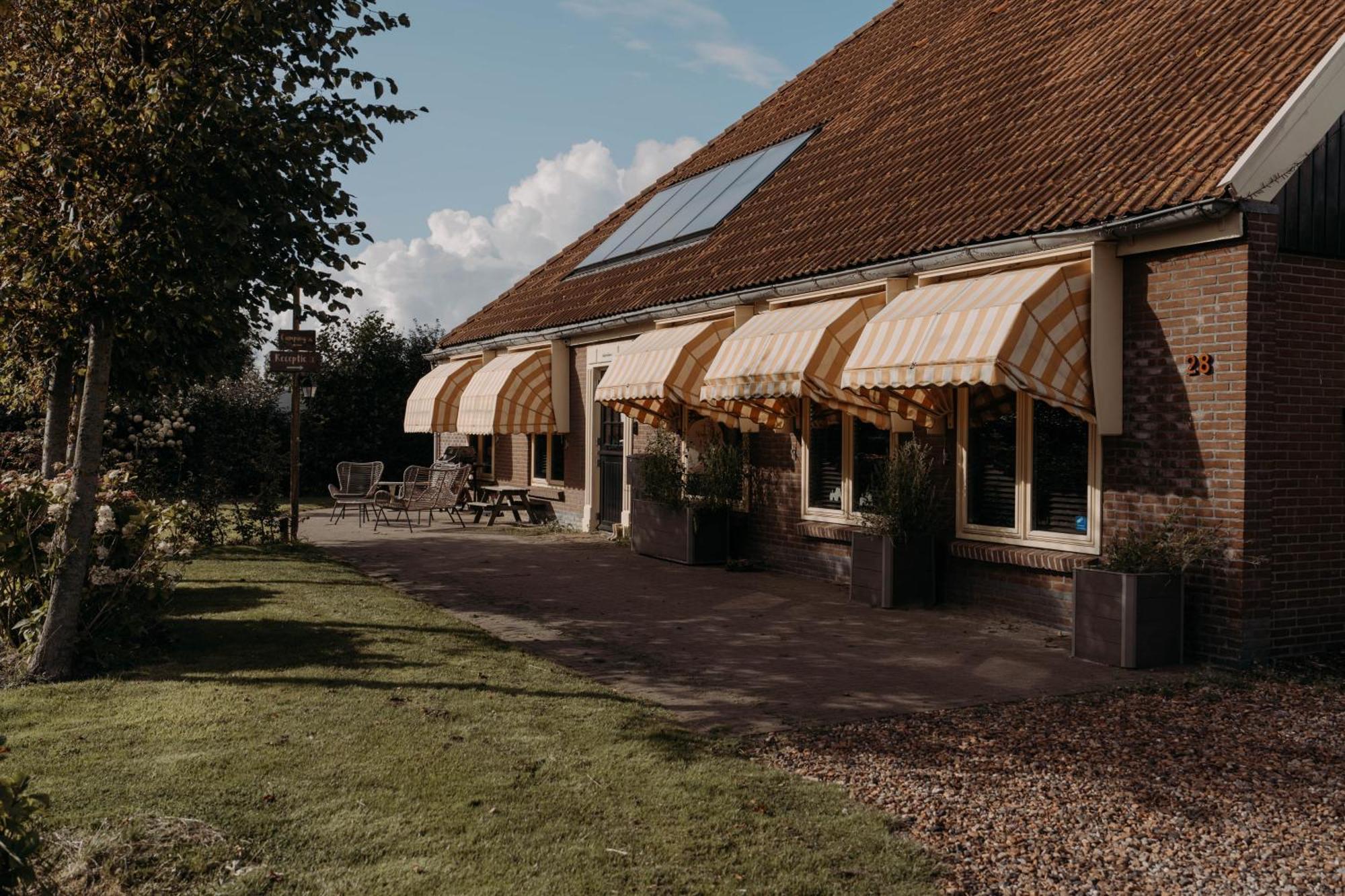 Camping De Tulpenweide Lege Kampeerplaats, Lege Plaats Op Het Gras Zonder Bed Breezand Kültér fotó